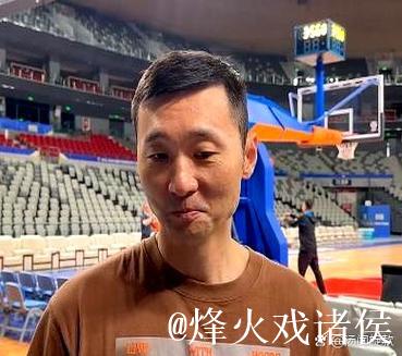 只给打2分钟，央视解说也不满，刘炜为何不待见阿不都？和1人有关